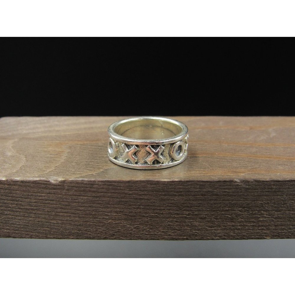 Size 6.75 Sterling Silver Tarnished Thick XOXO Band Ring Vintage Statement